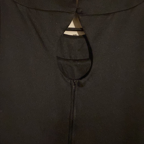 Fitted dress w/ front thigh split - Picture 5 of 8